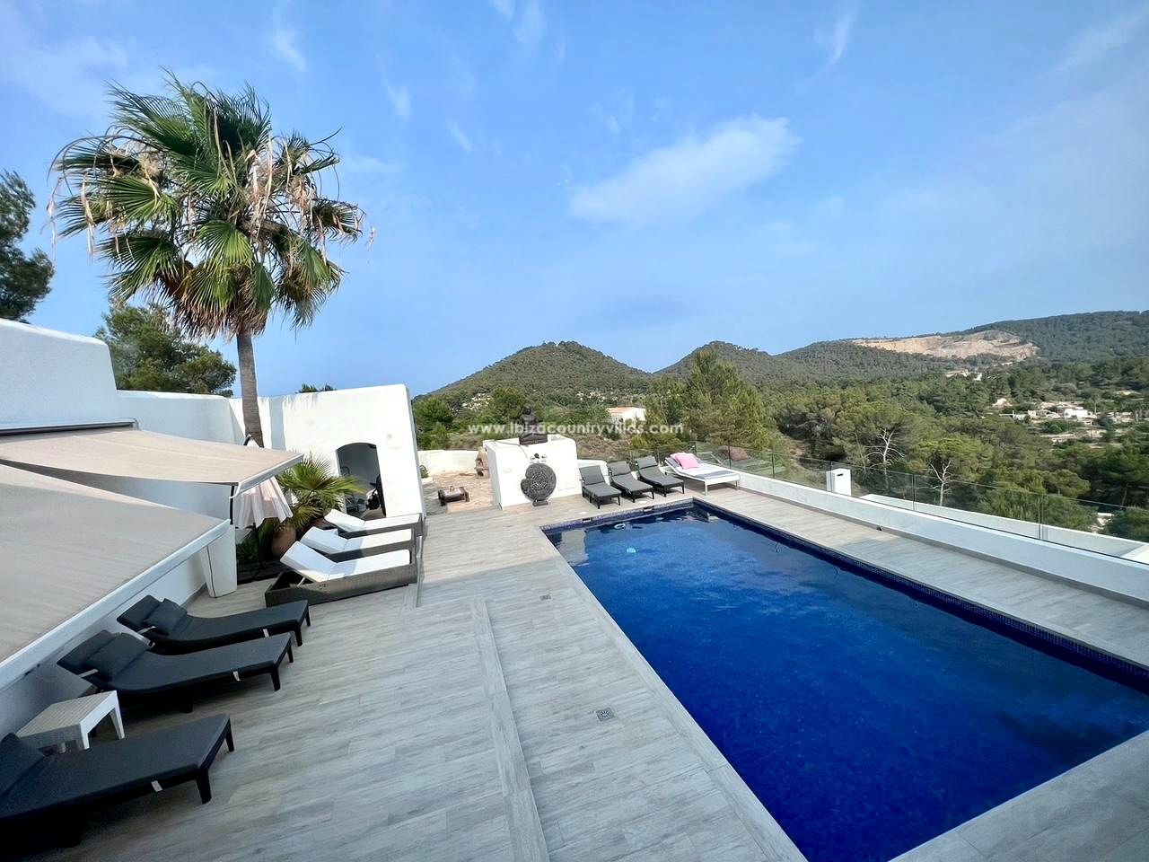 Foto 13 van Newly refurbished villa at the top of Can Furnet