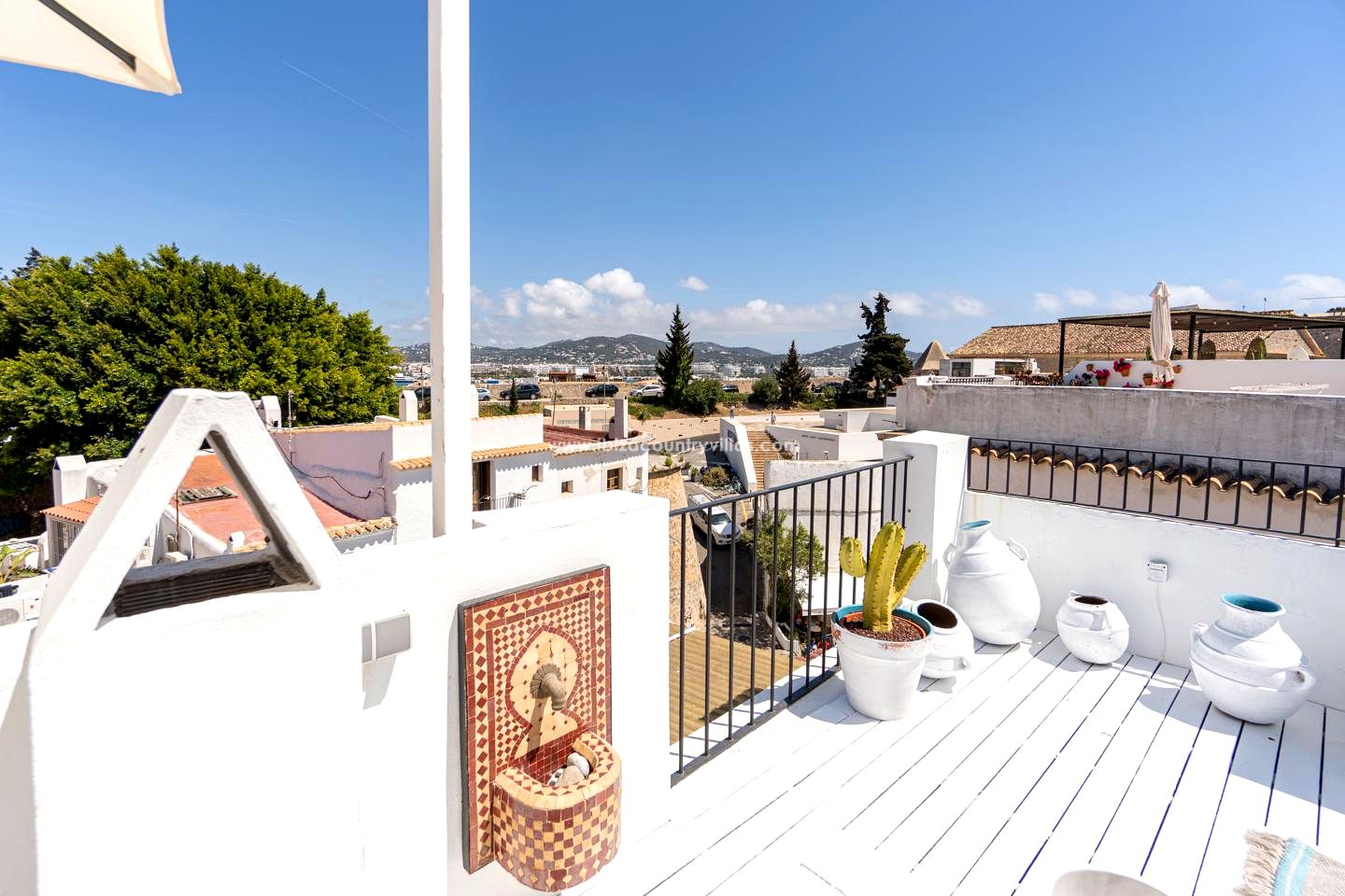 Foto 2 van Apartment with lots of charm situated in the heart of Dalt Vila