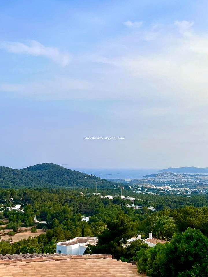 Foto 4 van Newly refurbished villa at the top of Can Furnet