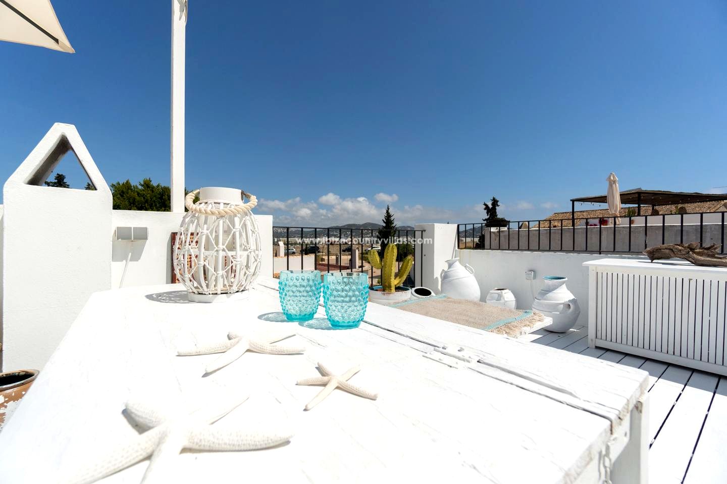 Foto 7 van Apartment with lots of charm situated in the heart of Dalt Vila