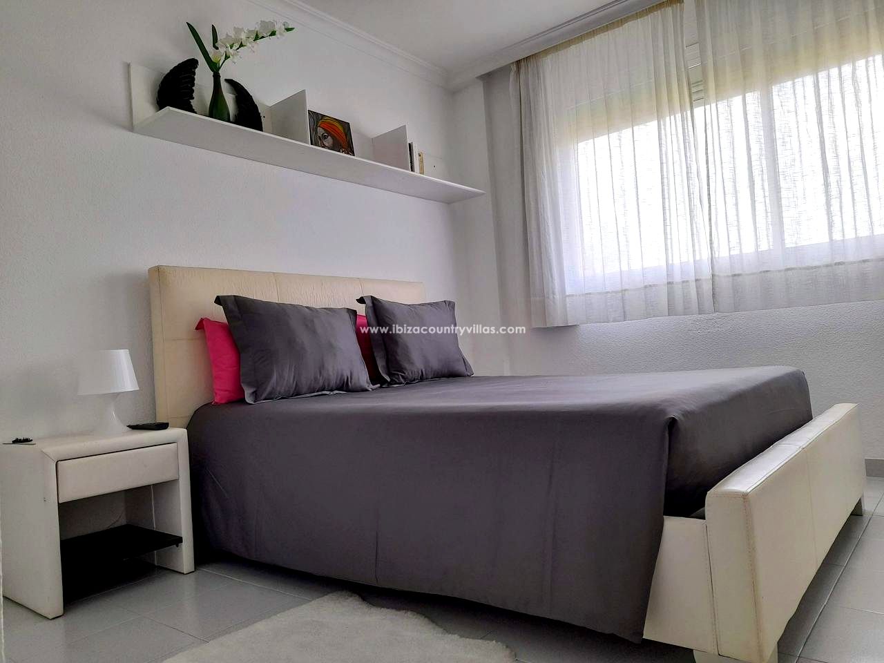 Foto 26 van Charming Two-Bedroom Apartment in Marina Botafoch
