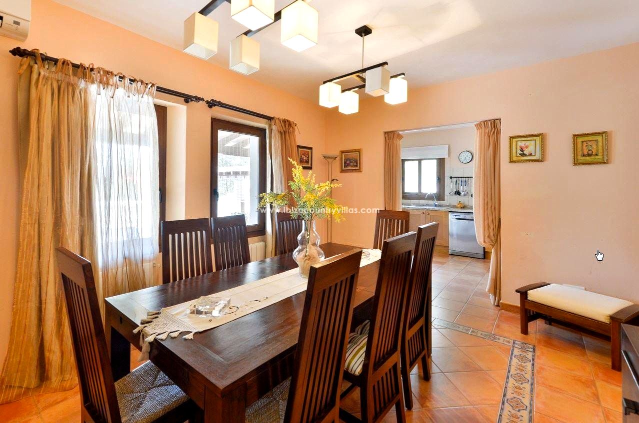Foto 6 van Charming country house with a tourist rental license in San Rafael