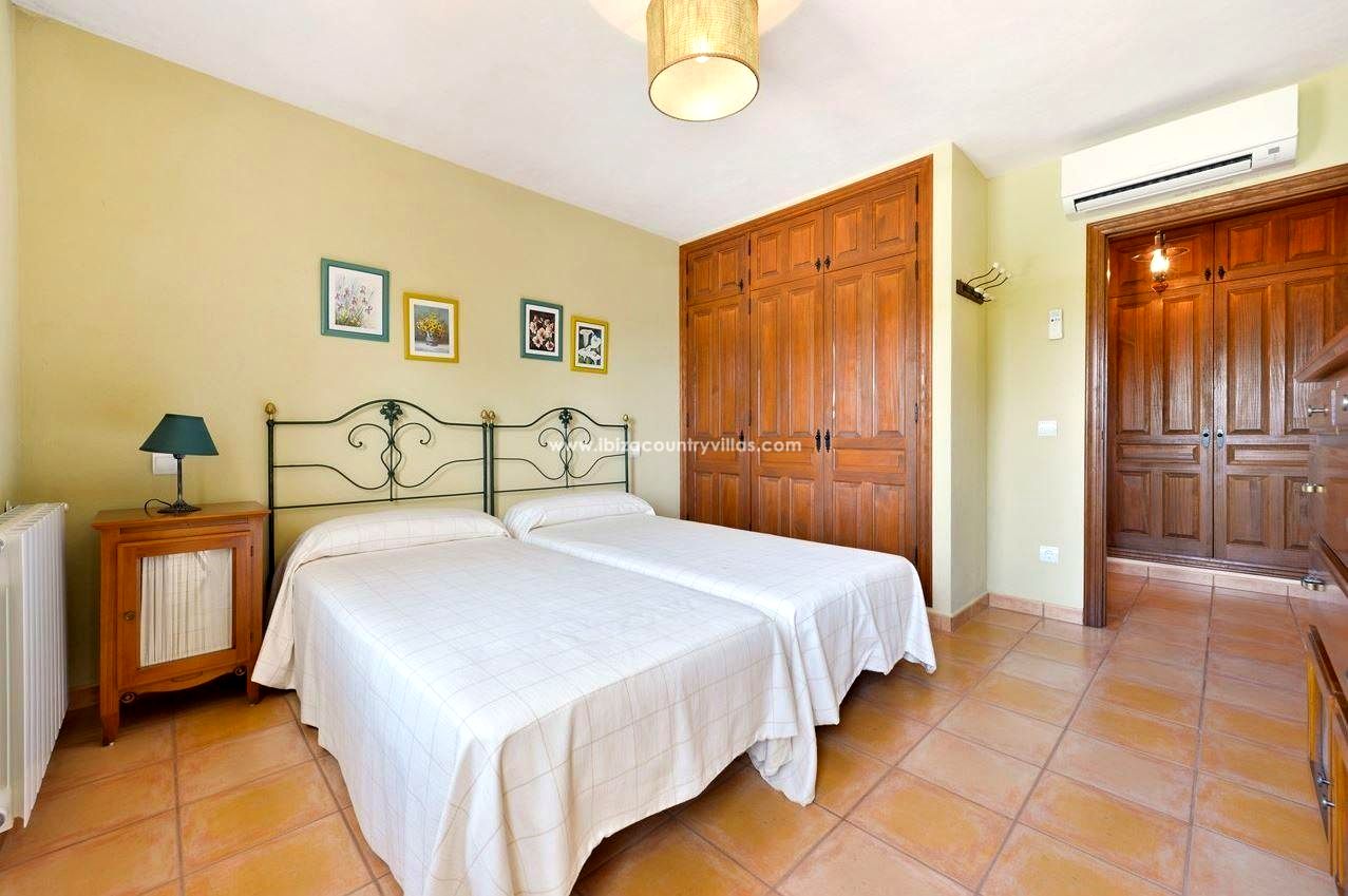 Foto 9 van Charming country house with a tourist rental license in San Rafael