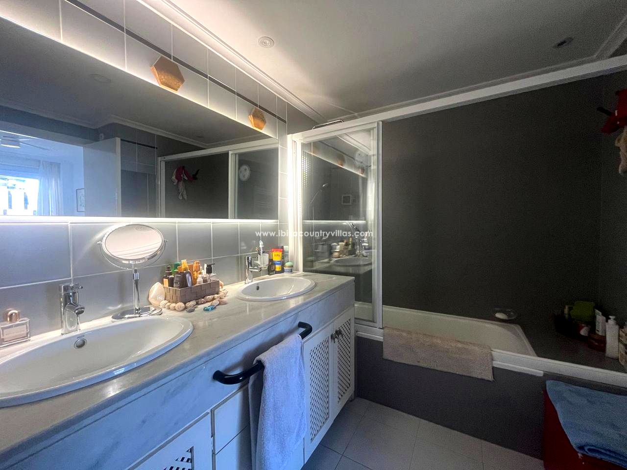 Foto 19 van Charming Two-Bedroom Apartment in Marina Botafoch