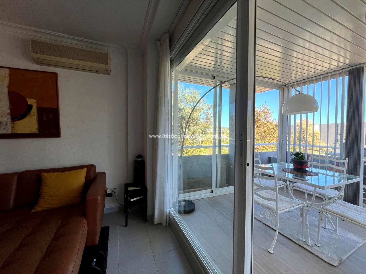 Foto 14 van Charming Two-Bedroom Apartment in Marina Botafoch