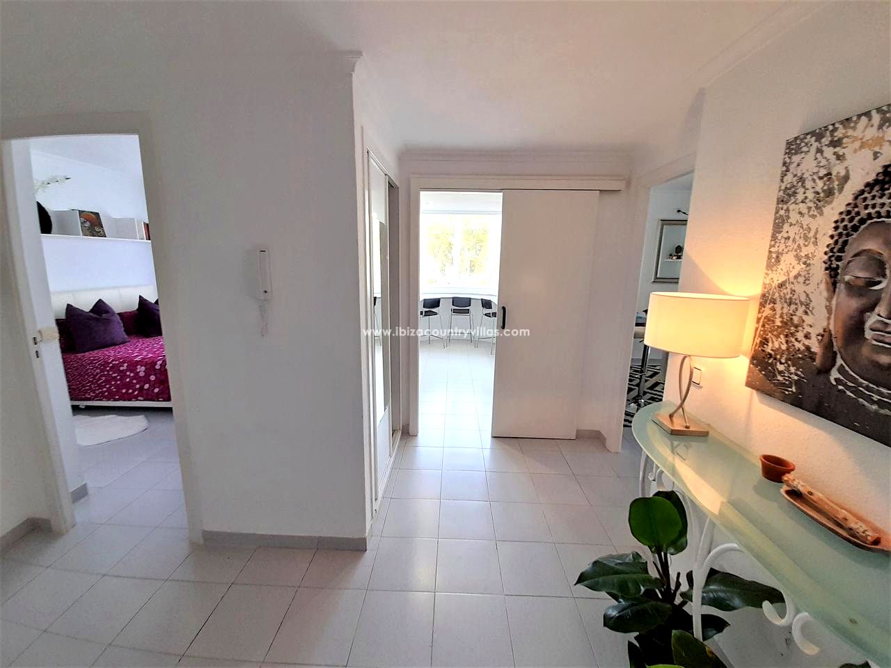 Foto 7 van Charming Two-Bedroom Apartment in Marina Botafoch