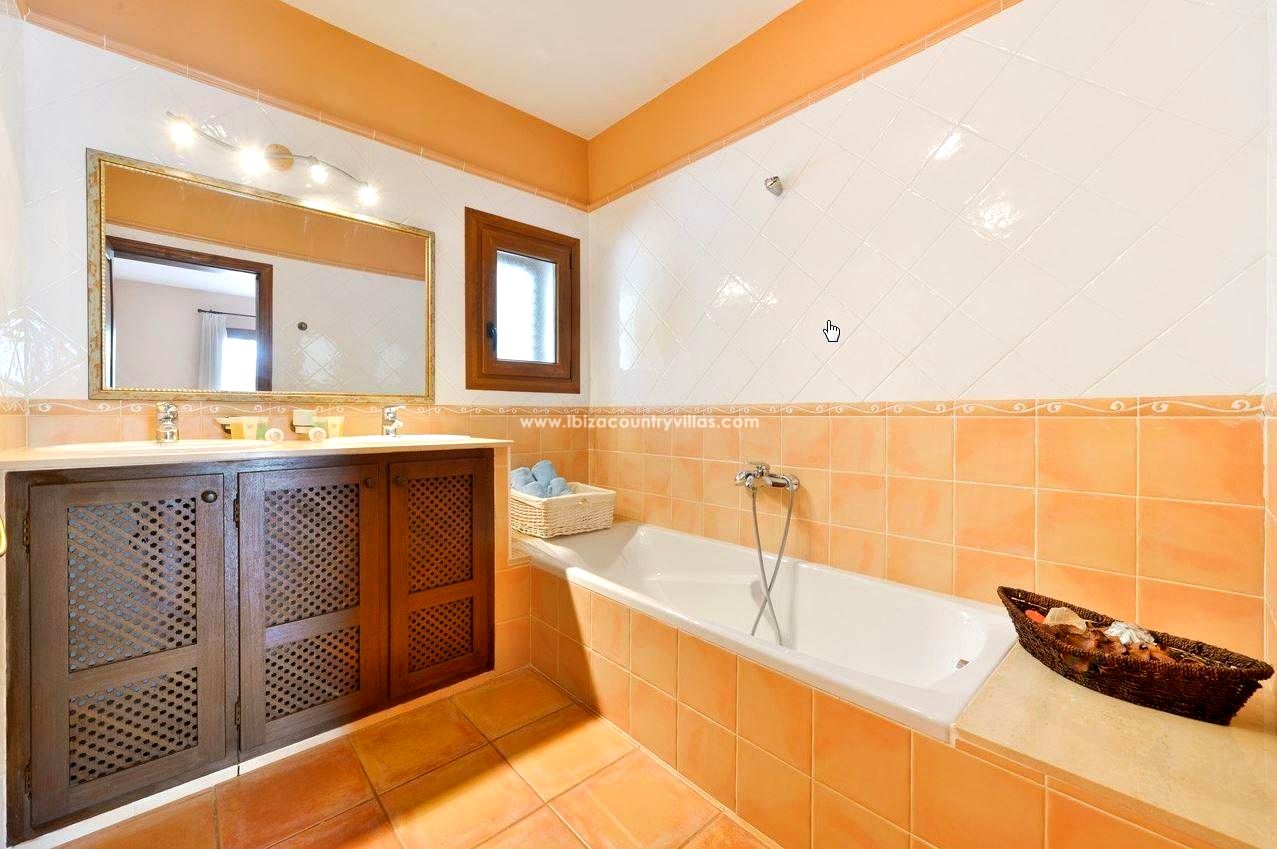 Foto 12 van Charming country house with a tourist rental license in San Rafael